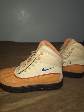Nike Woodside 2 Boot Youth Size 5.5Y 524872-201